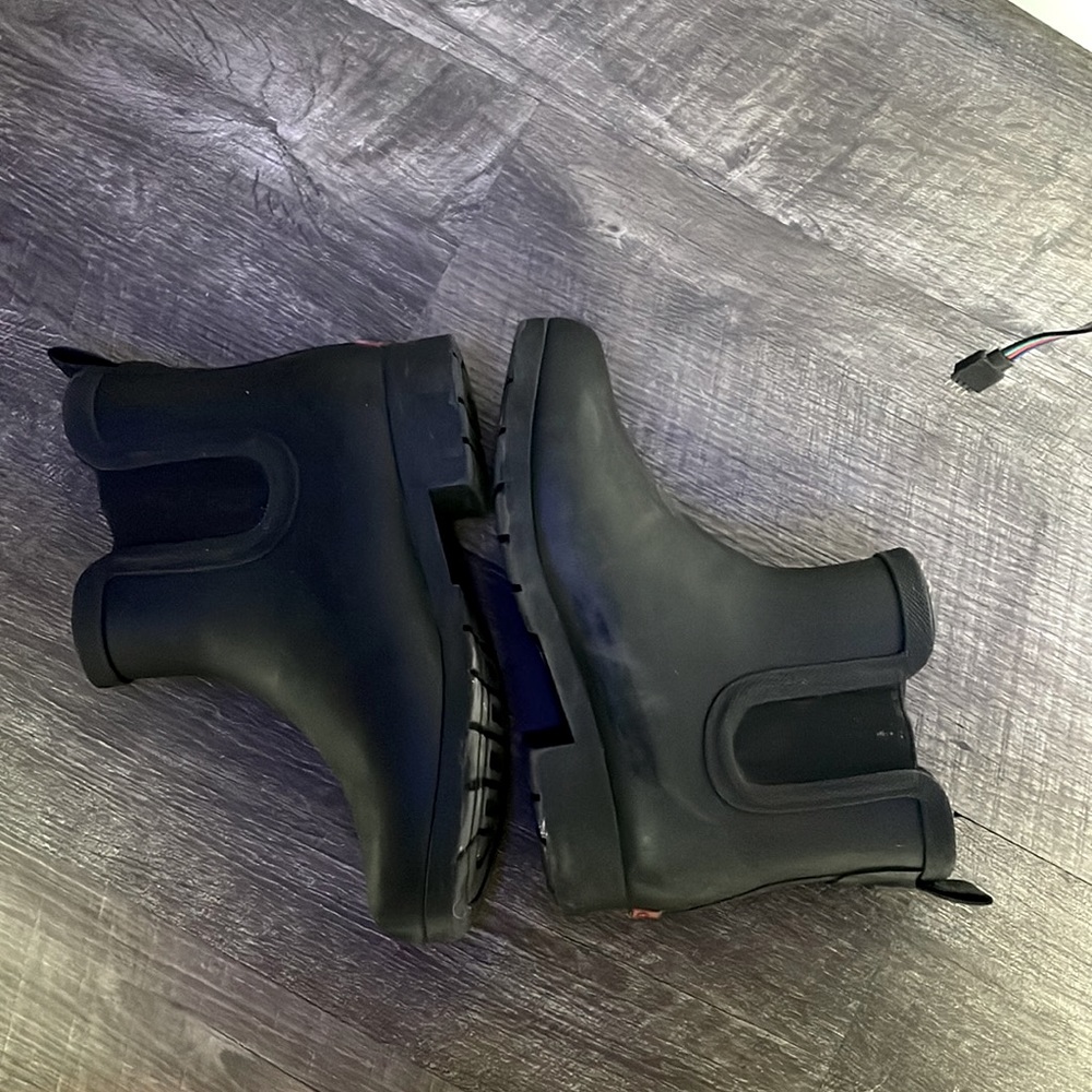 black boots, the brand is chooka only worn twice and they are size 4